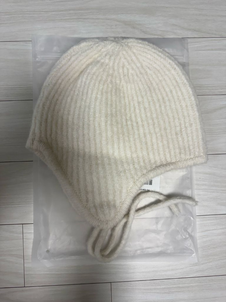 새상품) 포에토 Cloud furry string hat - ivory 이미지