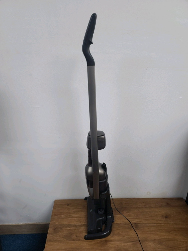 일렉트로룩스 무선청소기 PQ91-30EM(A급,삼성배터리교체>1시간32분연속작동,전체Cleaning완)--1