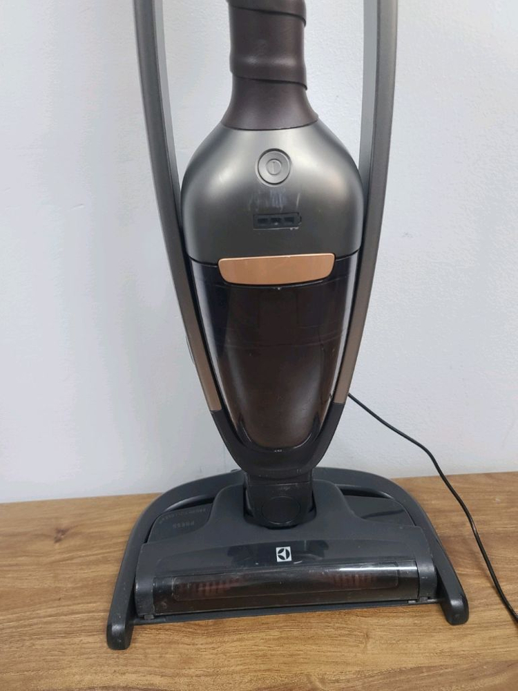 일렉트로룩스 무선청소기 PQ91-30EM(A급,삼성배터리교체>1시간32분연속작동,전체Cleaning완)--2