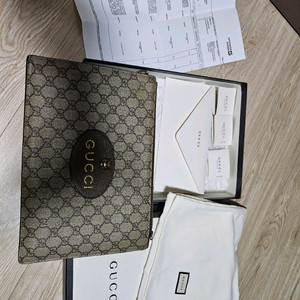 구찌 GG 수프림 클러치백