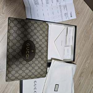 구찌 GG 수프림 클러치백