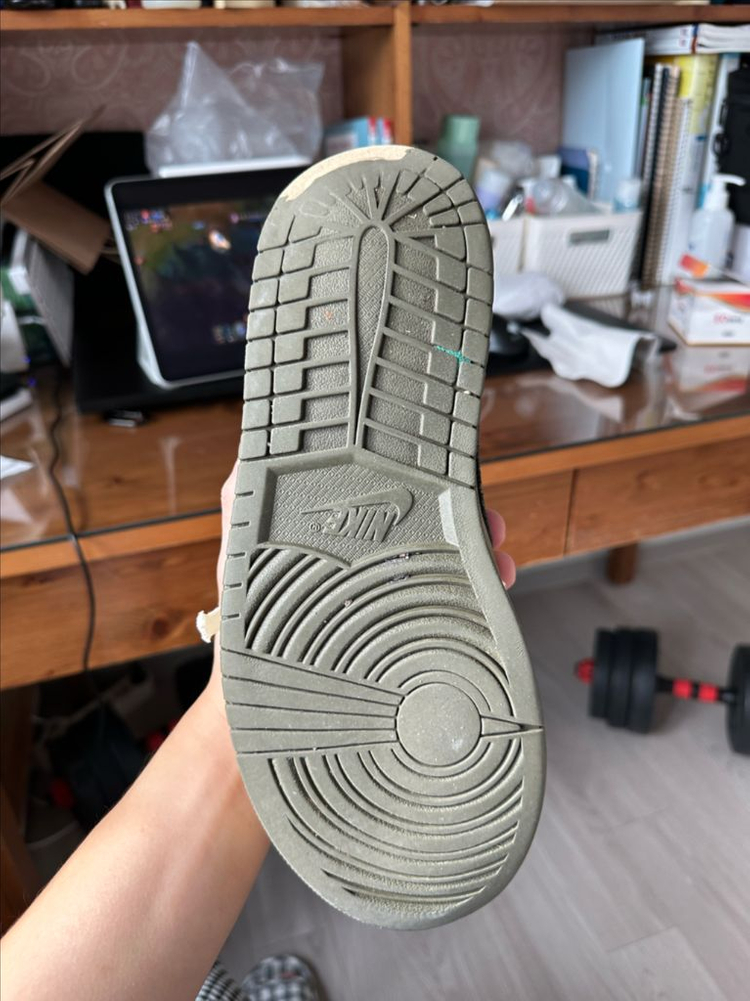 나이키 에어 조던1 트래비스 스캇 로우/275 이미지