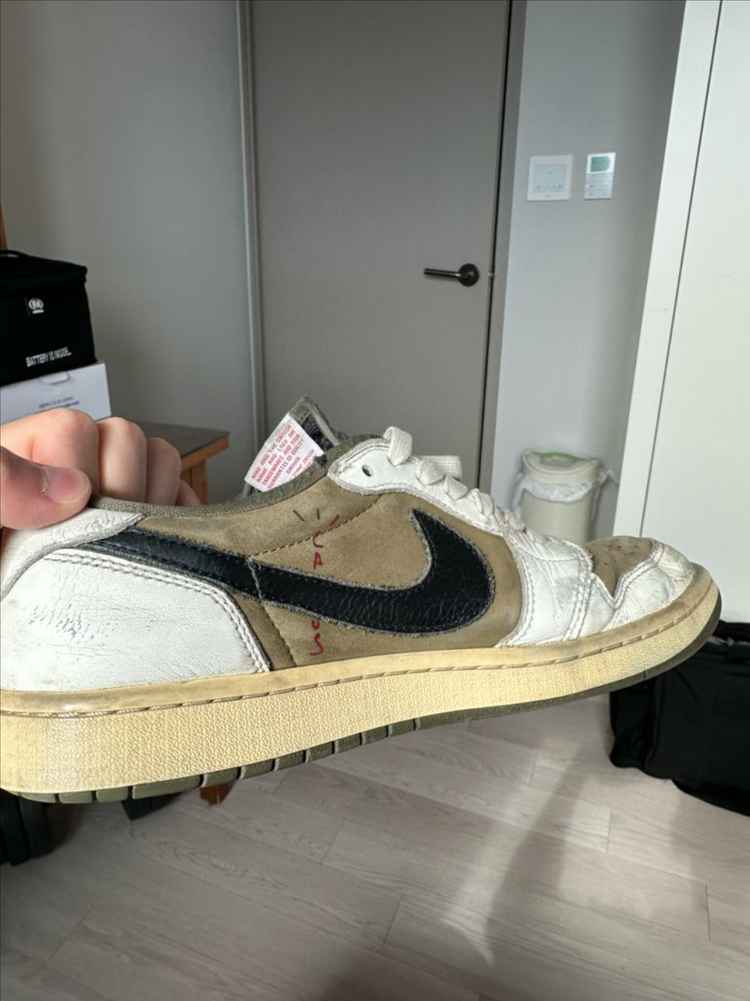 나이키 에어 조던1 트래비스 스캇 로우/275 이미지