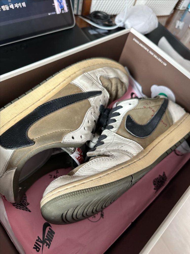 나이키 에어 조던1 트래비스 스캇 로우/275 이미지