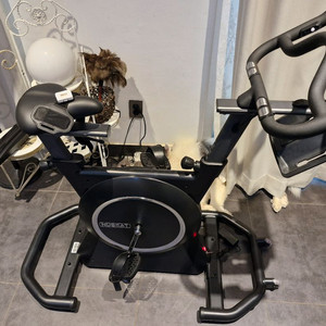 실내 자전거,뉴비트 바이크, 사이클,vrfit 케이던스 센서.