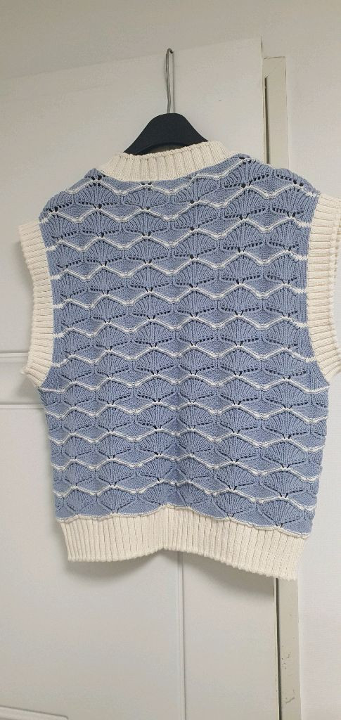 모우트 moat 브이넥 베스트 김예원--1