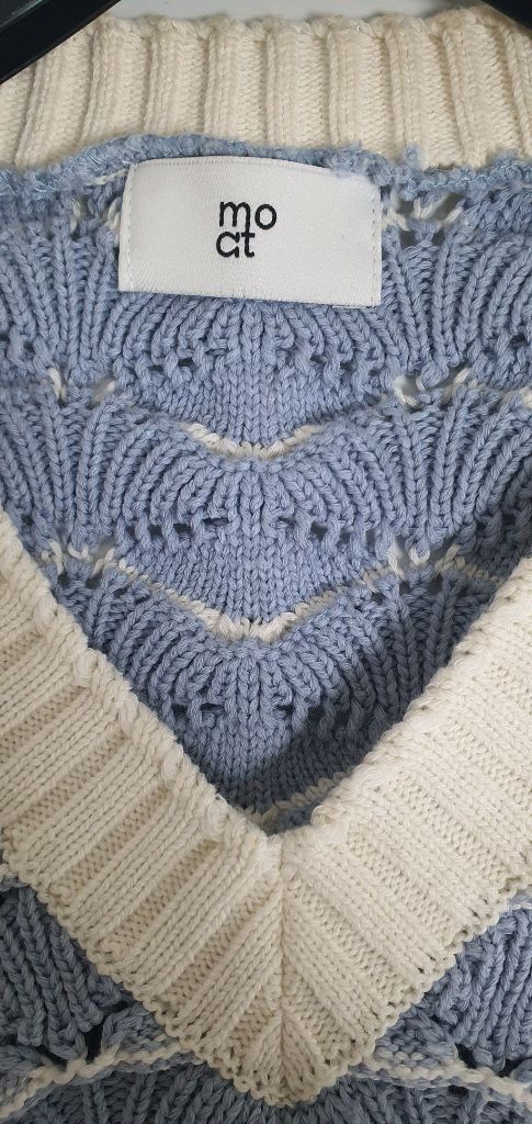 모우트 moat 브이넥 베스트 김예원--2