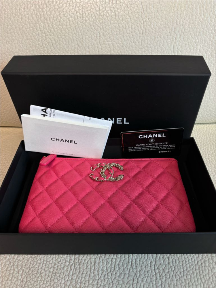 [미사용][정품]샤넬 19 하프체인 로고 캐비어 클러치백--2