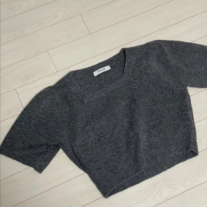 에잇세컨즈 크롭 반팔 니트 그레이