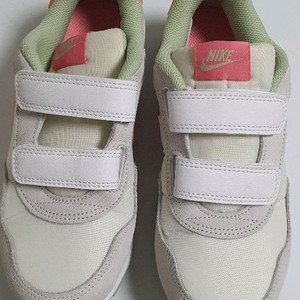 나이키 키즈 MD 밸리먼트 CN8559-107 아디다스 뉴발란스