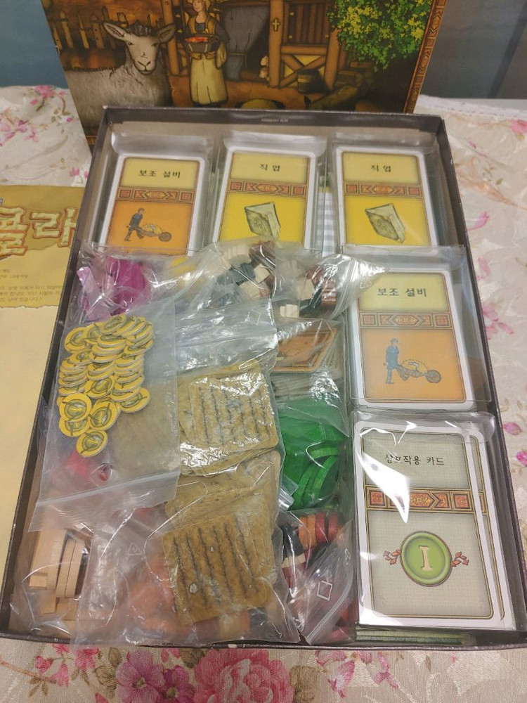 아그리콜라 기본판(한글판).모든 카트.프로텍팅된 상태이고카드 보관함도 드립니다.3회 정도 사용했습니다--1