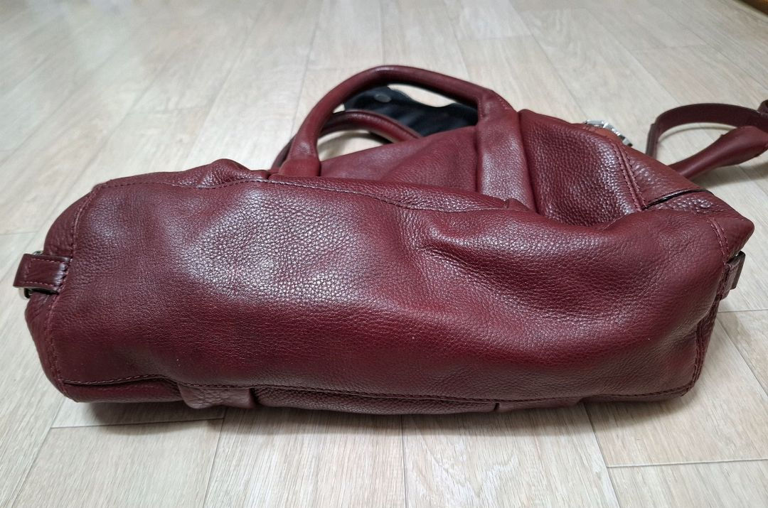 자라 가죽가방 이미지