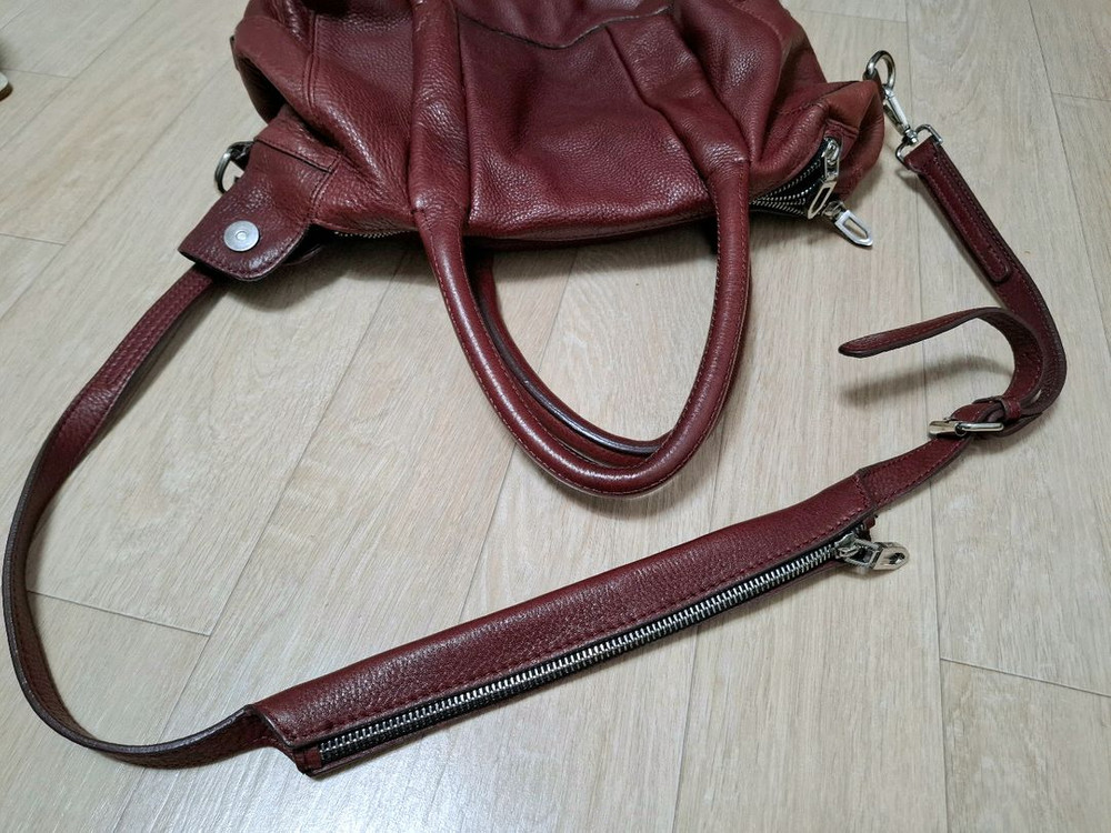 자라 가죽가방 이미지