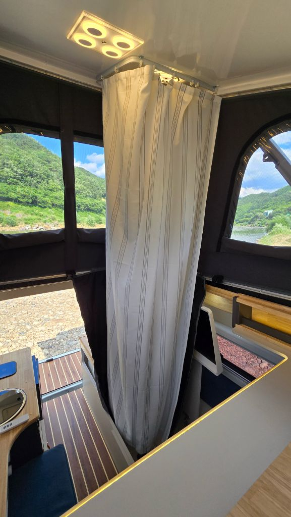 로드트립캠핑 캠핑카 라이트플러스 캠핑카 전시차 판매합니다. 이미지