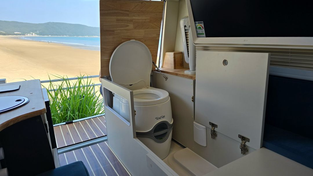 로드트립캠핑 캠핑카 라이트플러스 캠핑카 전시차 판매합니다. 이미지