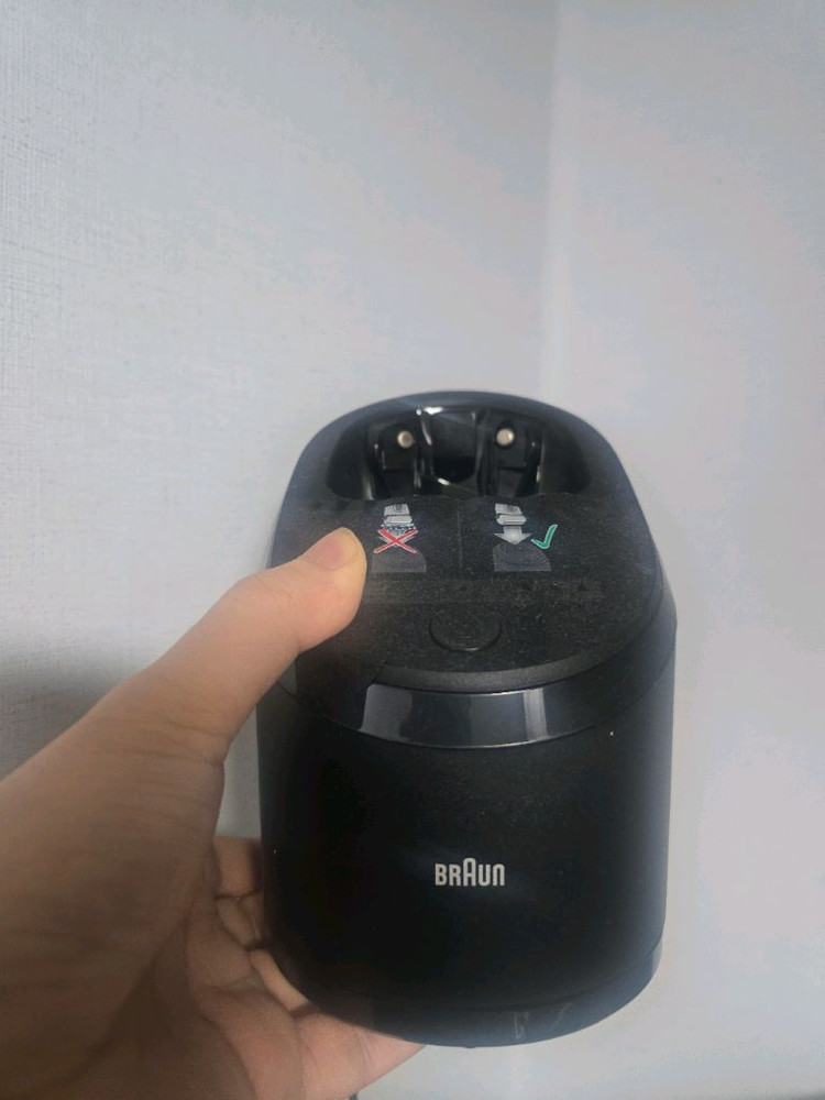 새상품급 브라운 9 pro 전기면도기 세척 스테이션--1