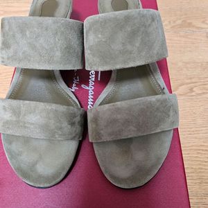 페라가모 벨루노 (Belluno) 스웨이드 뮬샌들