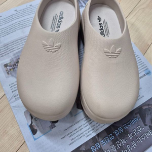 고윤정 아디다스 뮬 슬리퍼 245