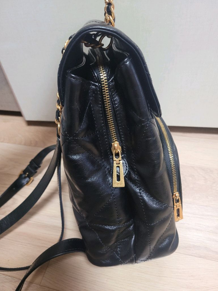 가이거 퀼팅 레더백팩 팝니다--3