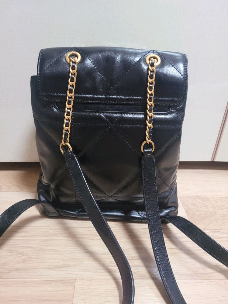 가이거 퀼팅 레더백팩 팝니다--4