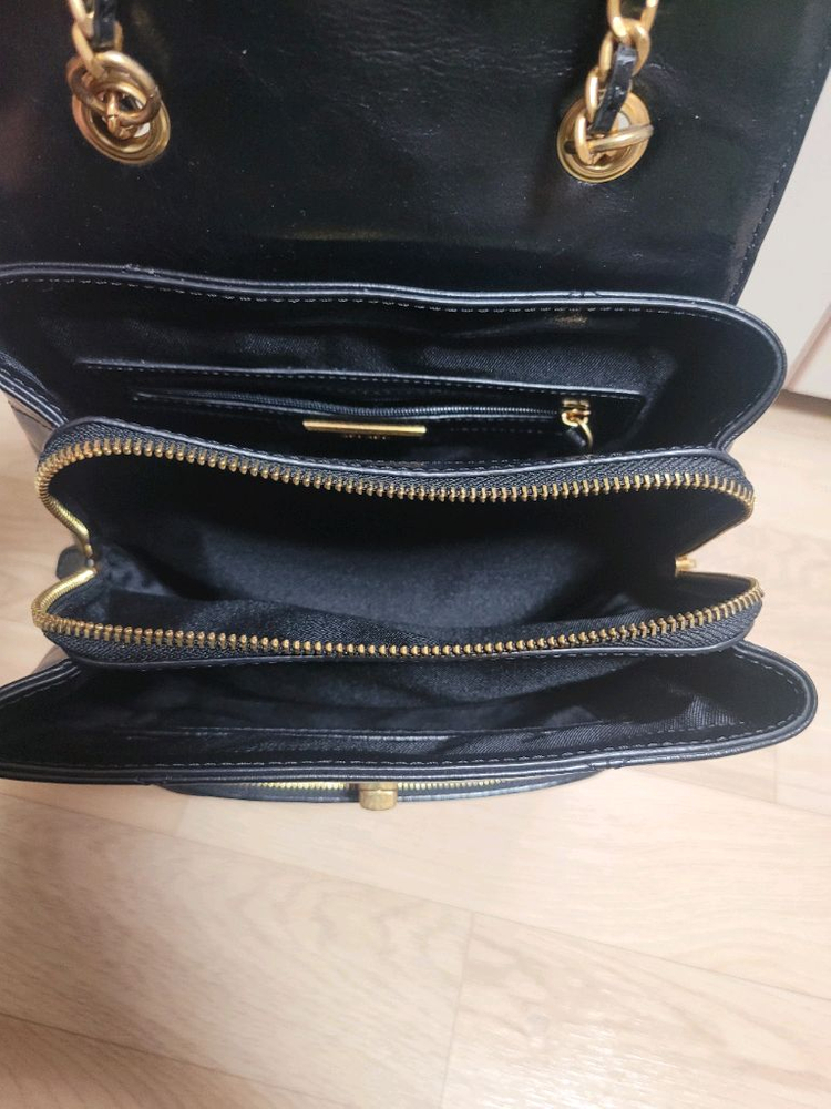 가이거 퀼팅 레더백팩 팝니다--8