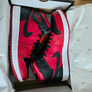 255 조던 1 미드 리버스 브레드 새제품