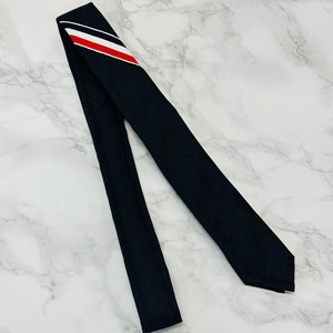 [정품] 톰브라운 스트라이프 클래식 타이 다크 그레이