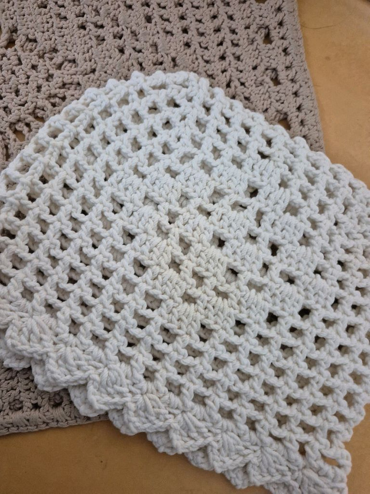 손뜨게면소재자동차머리받침대커버 이미지