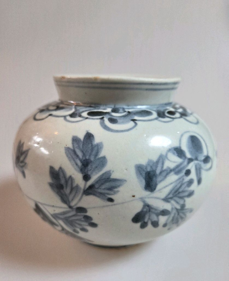 골동품 조선시대 후기 관요사기 청화백자 모란문호 이미지