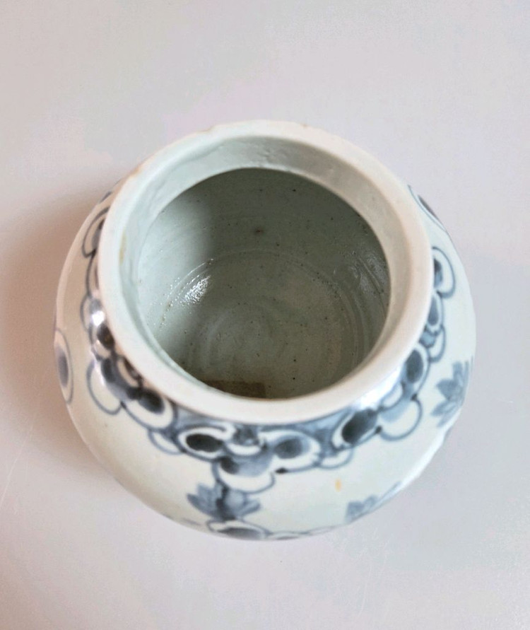 골동품 조선시대 후기 관요사기 청화백자 모란문호 이미지