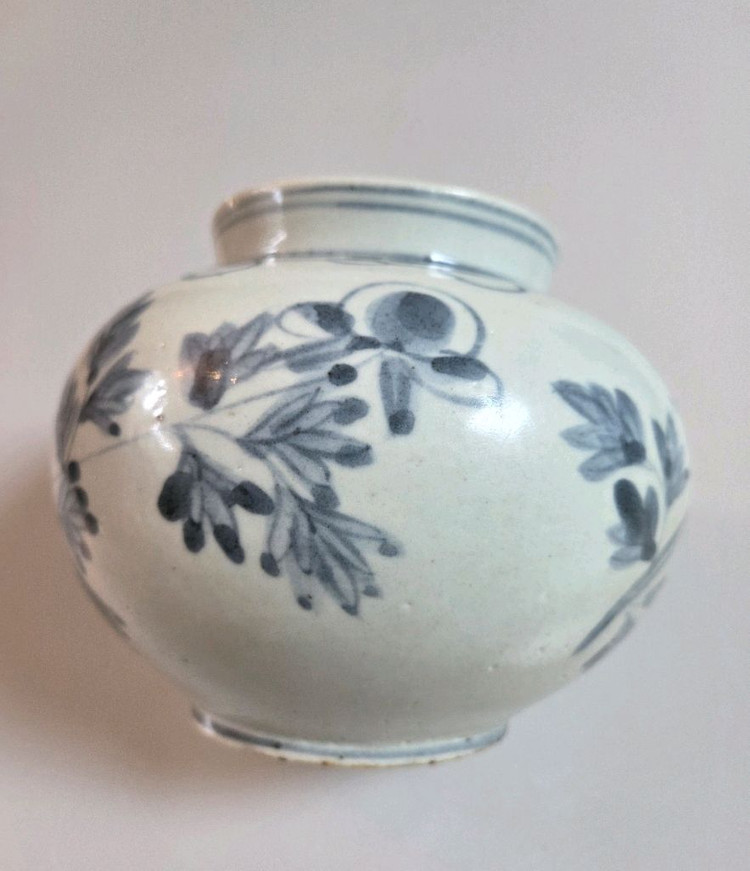 골동품 조선시대 후기 관요사기 청화백자 모란문호 이미지