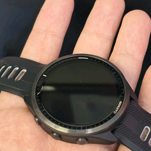 가민포러너 965 러닝시계 팝니다.