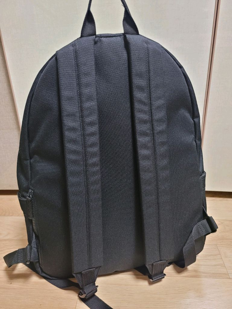 뉴진스x꼴레백팩 팝니다 이미지