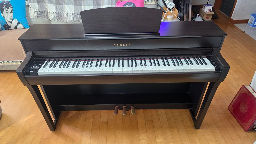 야마하 디지털피아노 CLP-735R 판매합니다. 이미지