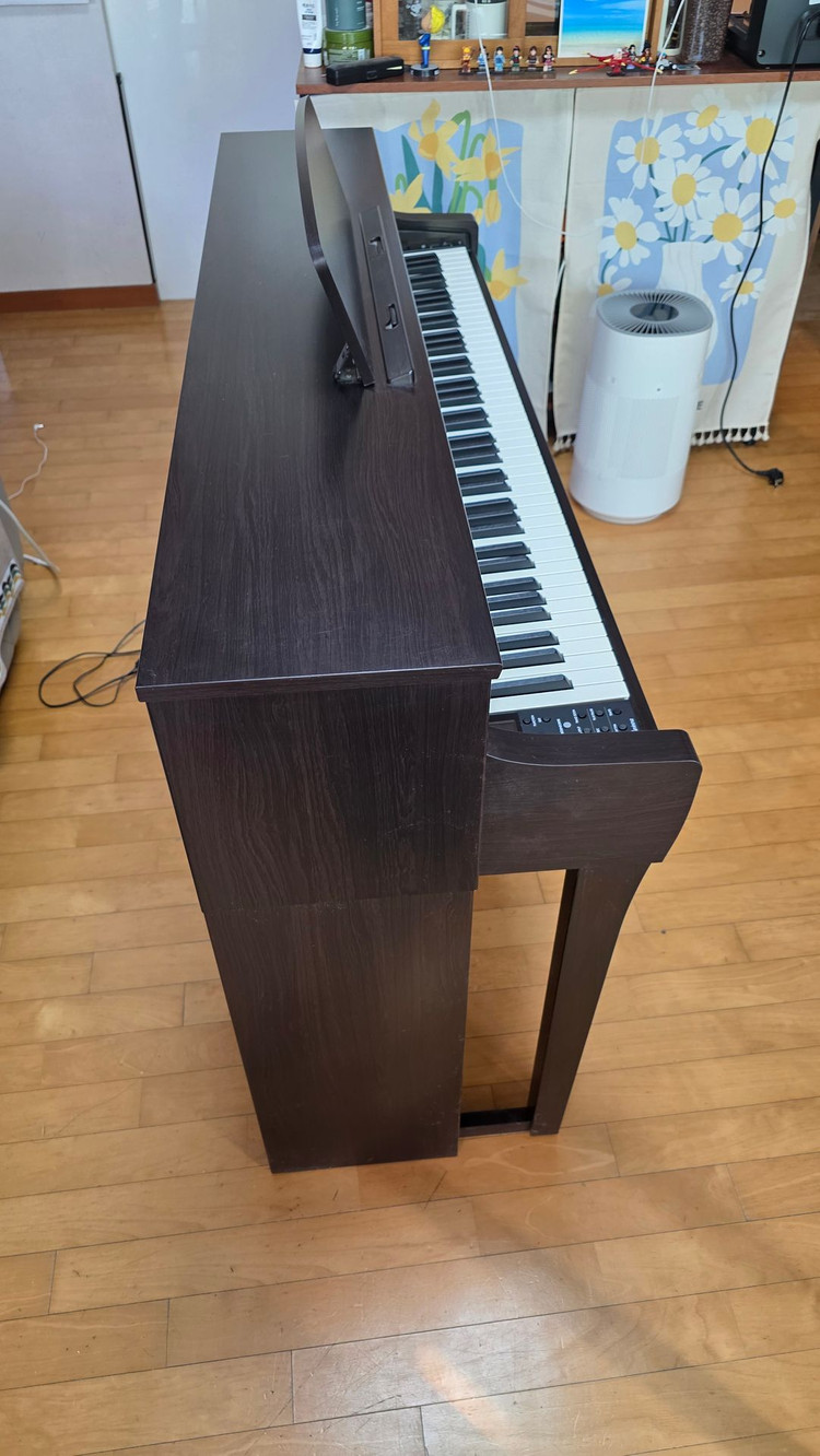 야마하 디지털피아노 CLP-735R 판매합니다. 이미지