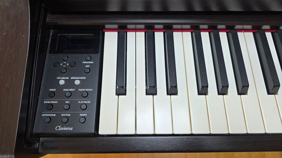 야마하 디지털피아노 CLP-735R 판매합니다. 이미지