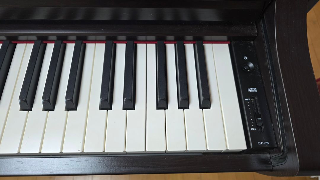 야마하 디지털피아노 CLP-735R 판매합니다. 이미지