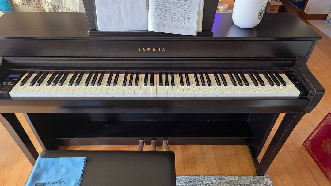야마하 디지털피아노 CLP-735R 판매합니다. 이미지