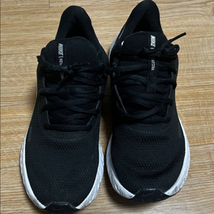 나이키 레볼루션 운동화