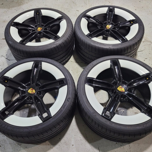 포르쉐 신형 타이칸 터보S 미션E 21인치 순정품휠타이어 한대분 이미지