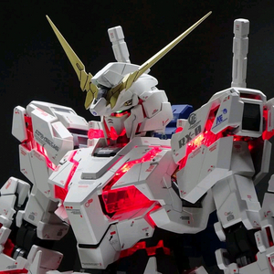 퍼펙트 등급 유니콘 건담에 LED