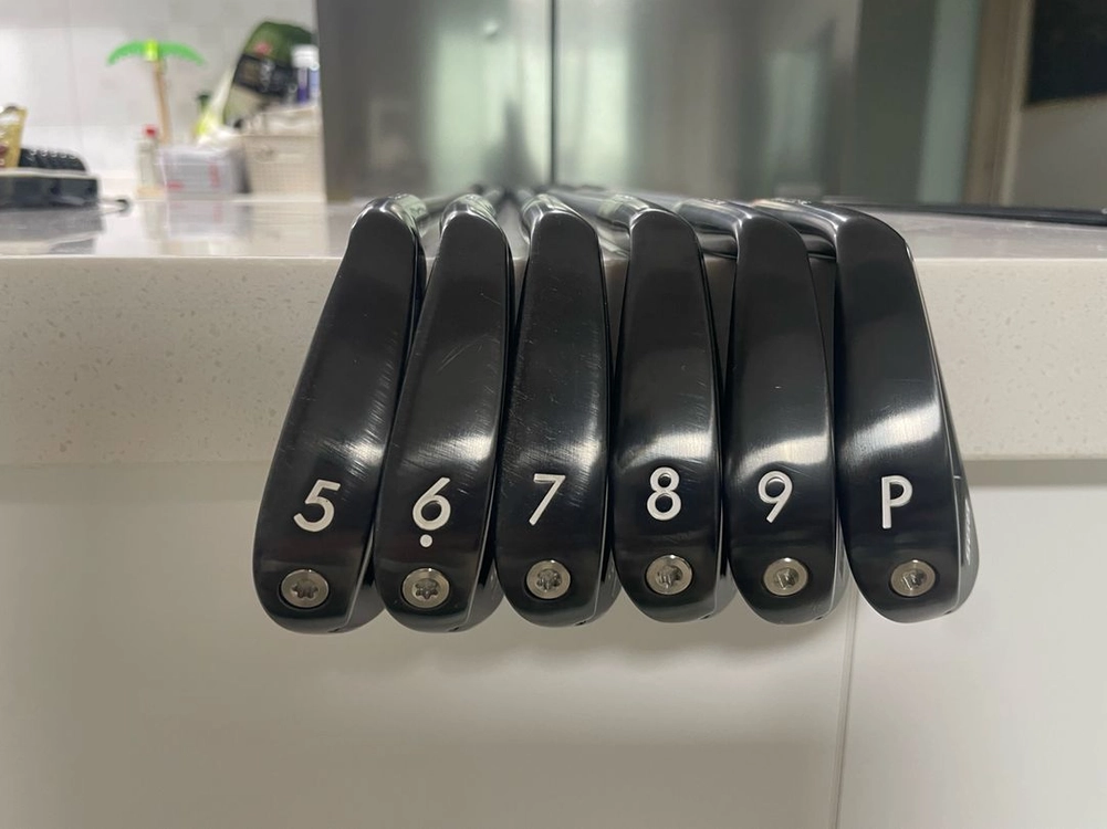 발도568 올블랙 이미지