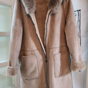 베이지 고급진 무스탕 이미지