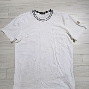 몽클레어 넥 로고 레터링 반팔티셔츠 L 정품 운포