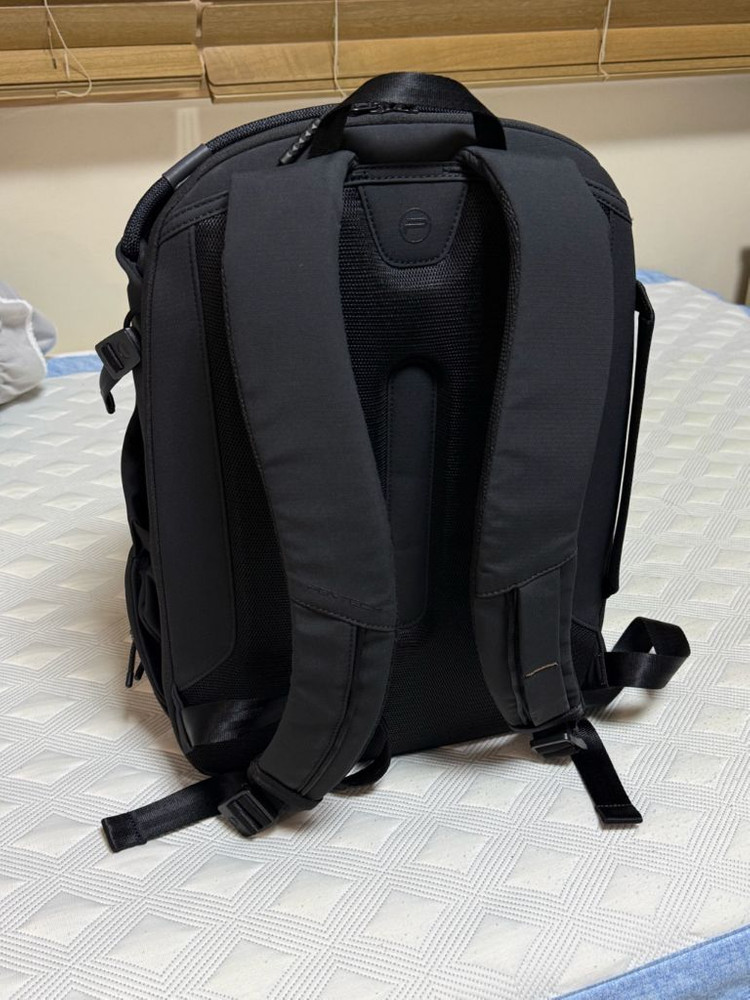 피지테크 원고 라이트 백팩 블랙 22L--2