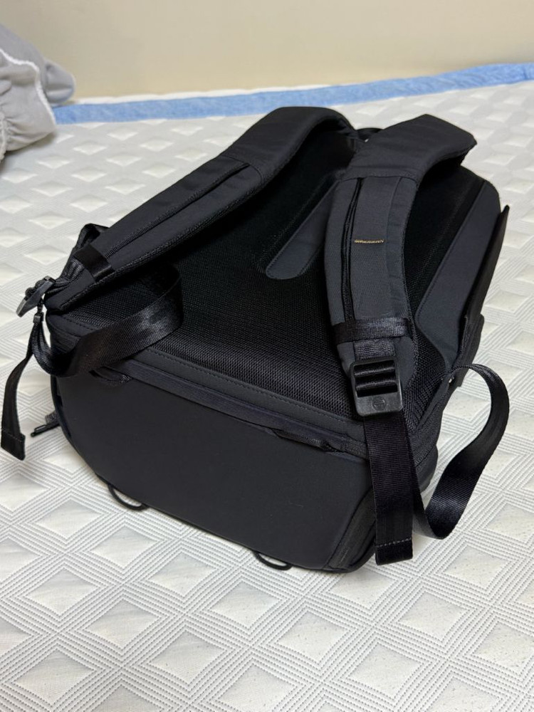 피지테크 원고 라이트 백팩 블랙 22L--3