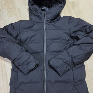 유니클로 심리스 구스다운 패딩 L