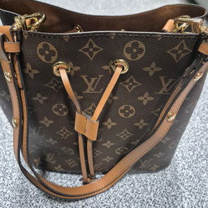 루이비통 네어노에 MM