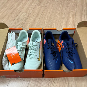 나이키 주니어 축구화 새것 230, 235 두족
