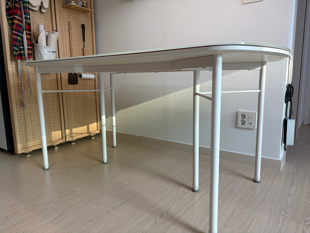 아이데뉴 미드나잇 4인용 식탁 테이블 1600(화이트, 사틴강화유리)--2